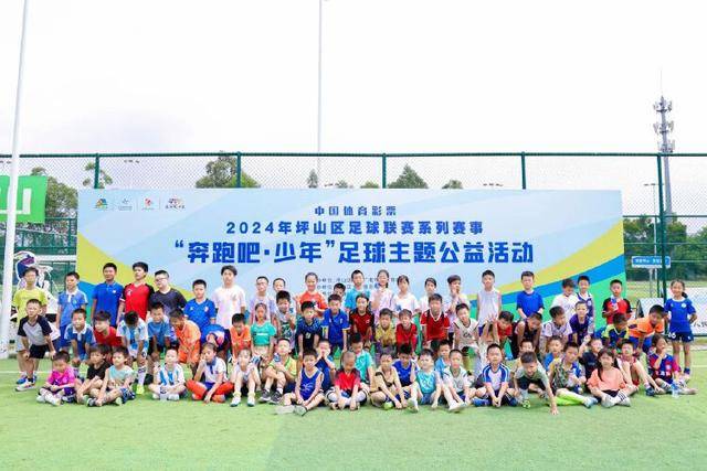 中国男篮82-78欧洲劲旅，球员评分：3人满分，3人及格，徐昕战神